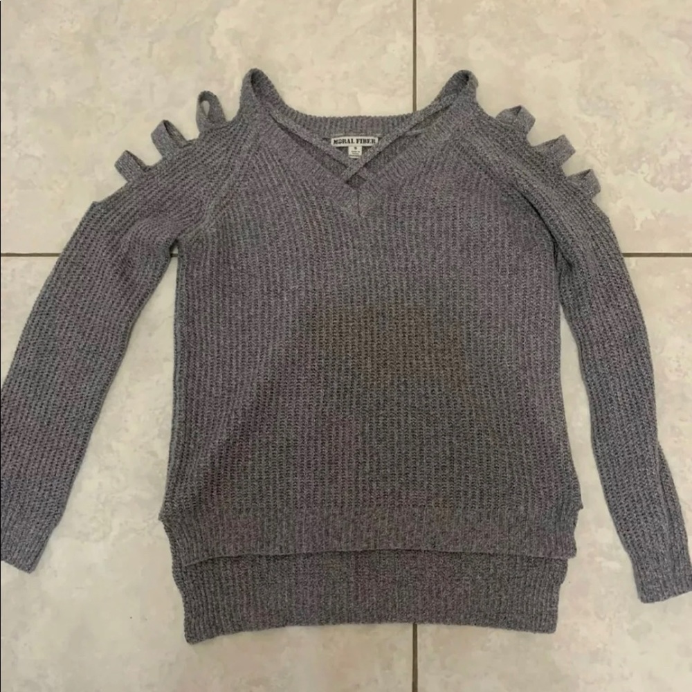 Moral Fiber Juniors Small V Neck Gray Sweater